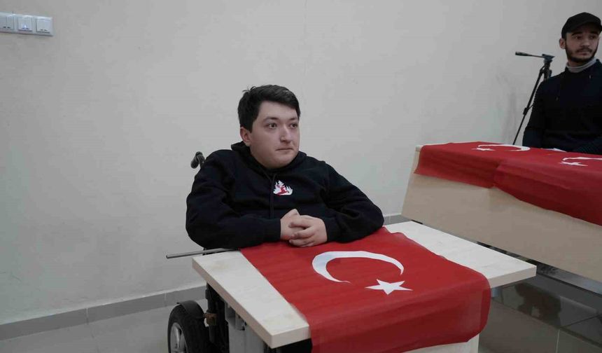 Gümüşhane Üniversitesi'nde ilk ders Türk Bayrağı'na ayrıldı