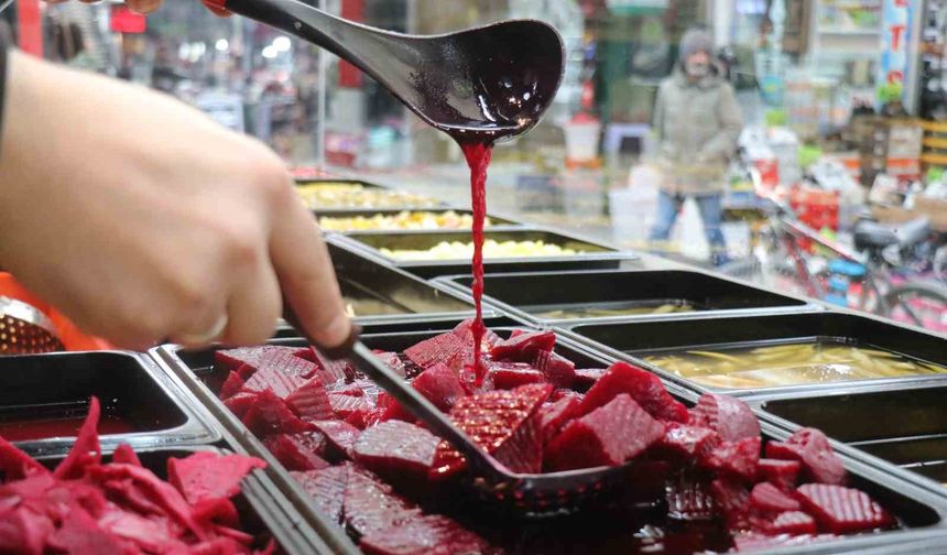 Kış sofralarının renkli lezzeti turşu vatandaştan yoğun ilgi görüyor