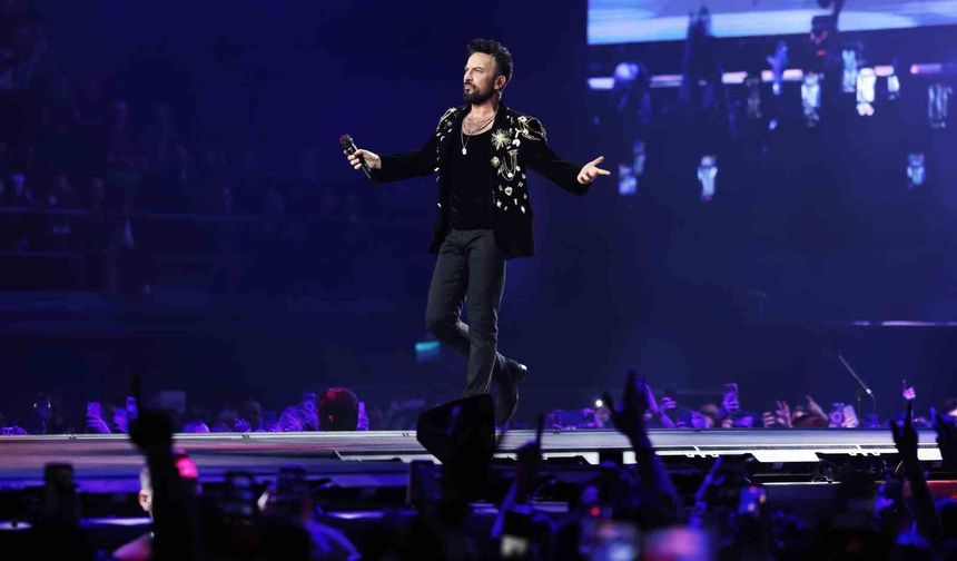 Tarkan'ı 9 gündür süren konser serisinde yaklaşık 50 bin kişi dinledi