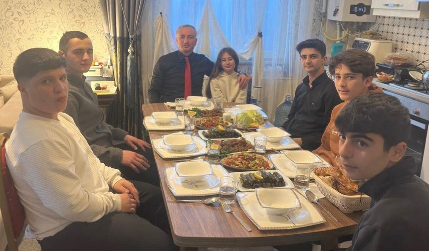 Ağrı Milli Eğitim Müdürü Kökrek'ten öğrencilere iftar