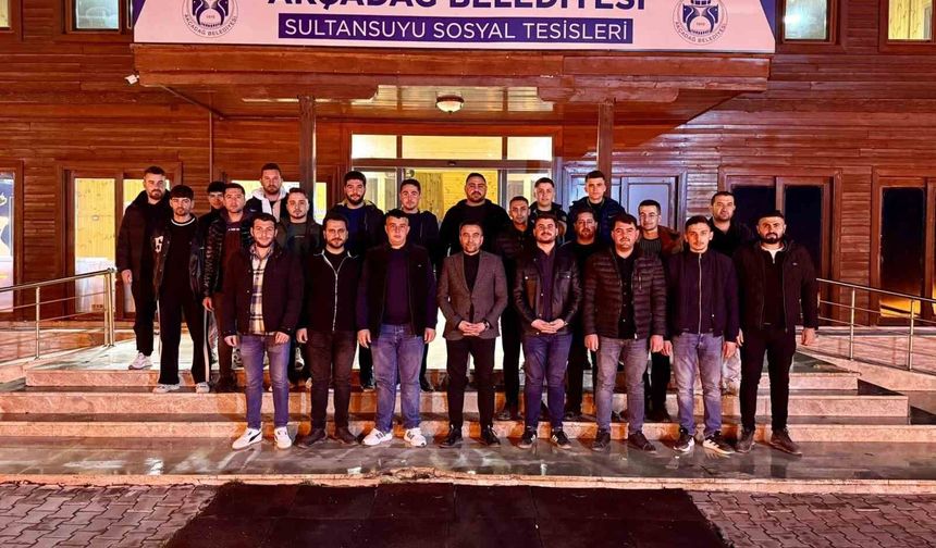 Akçadağ Belediye Başkanı Ulutaş sahurda gençlerle buluştu