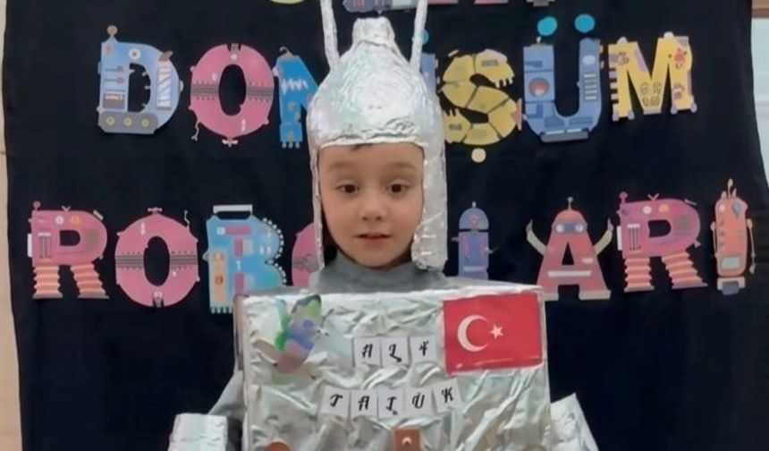 Aydıntepe'de geri dönüşüm malzemeleriyle robot defilesi yapıldı