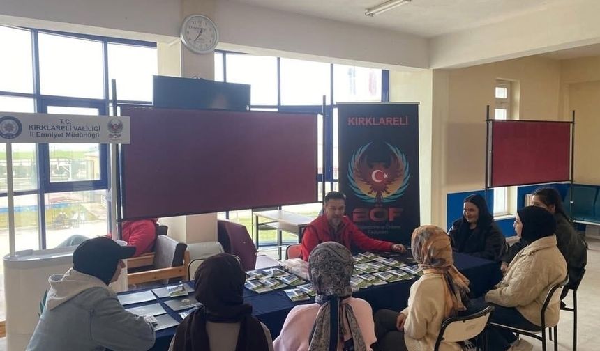 Babaeski'de üniversite öğrencilerine terörle mücadele bilgilendirmesi