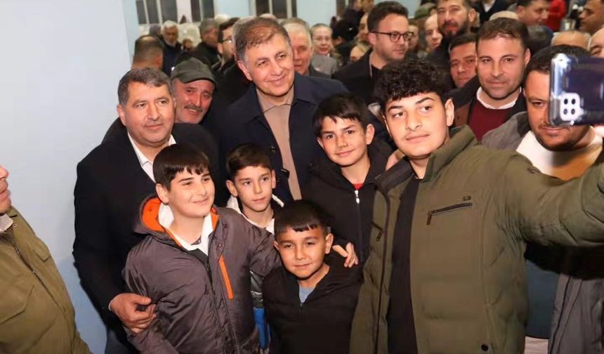 Başkan Tugay, sahur sofrasına konuk oldu