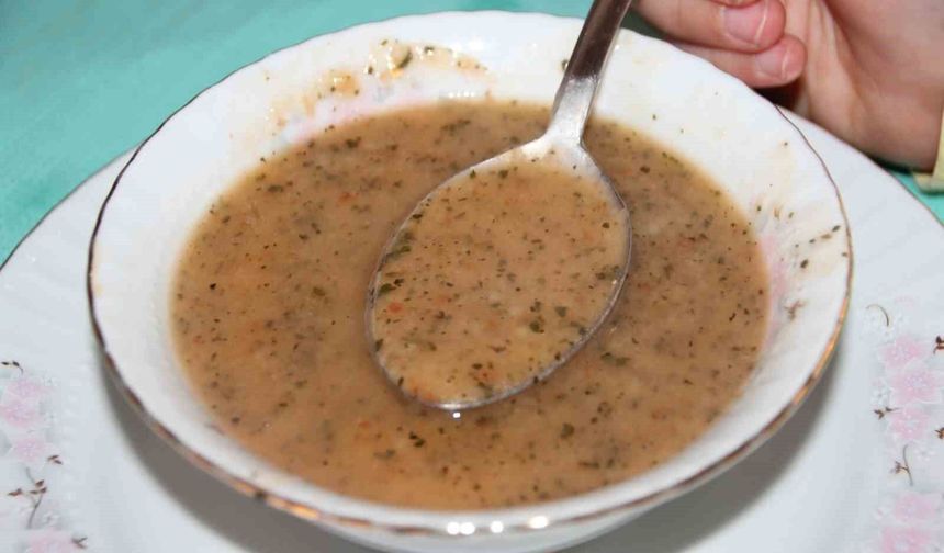 Bilecik'te Ramazan ayının vazgeçilmesi ısırgan otlu tarhana çorbası