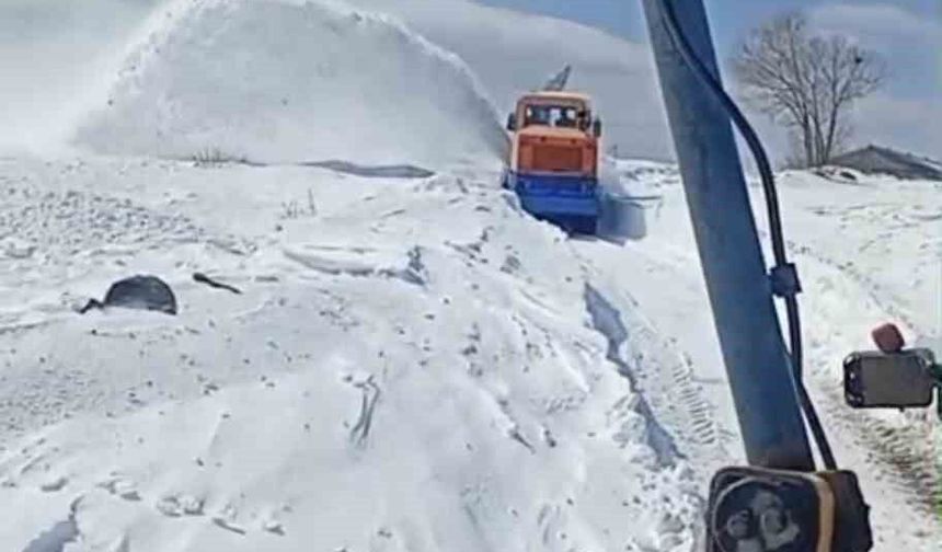 Bingöl'de yol açma çalışmaları devam ediyor