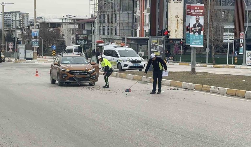 Elazığ'da zincirleme trafik kazası: 1 yaralı