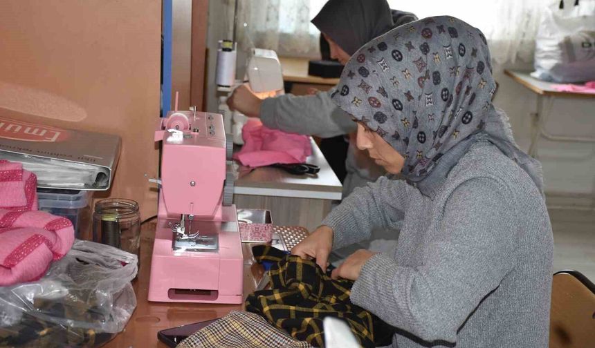 Fedakar annelerin hayatlarına dokunan kurs: Hem öğreniyorlar hem sosyalleşiyorlar