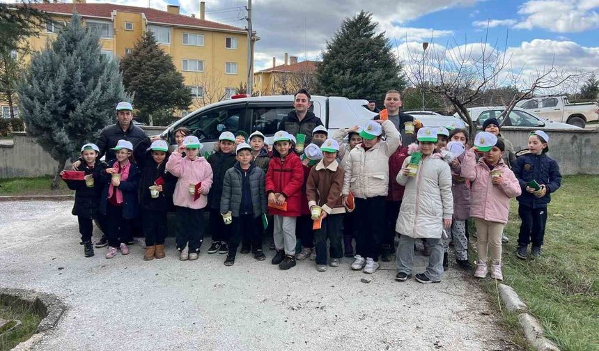 Gediz'de minik eller geleceğe nefes oluyor