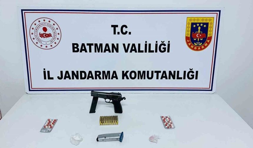 Gercüş ve Hasankeyf'te kaçakçılıkla mücadele: Silah ve kaçak malzeme ele geçirildi