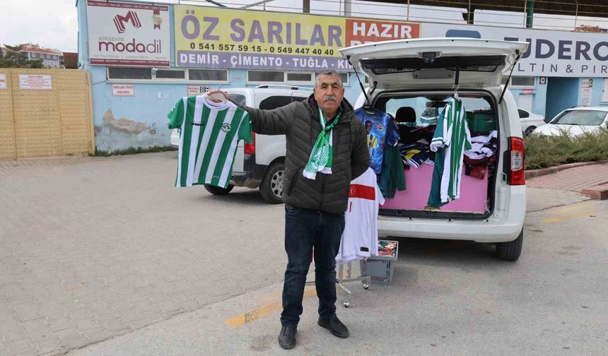 Hayatını formasını sattığı takıma adadı