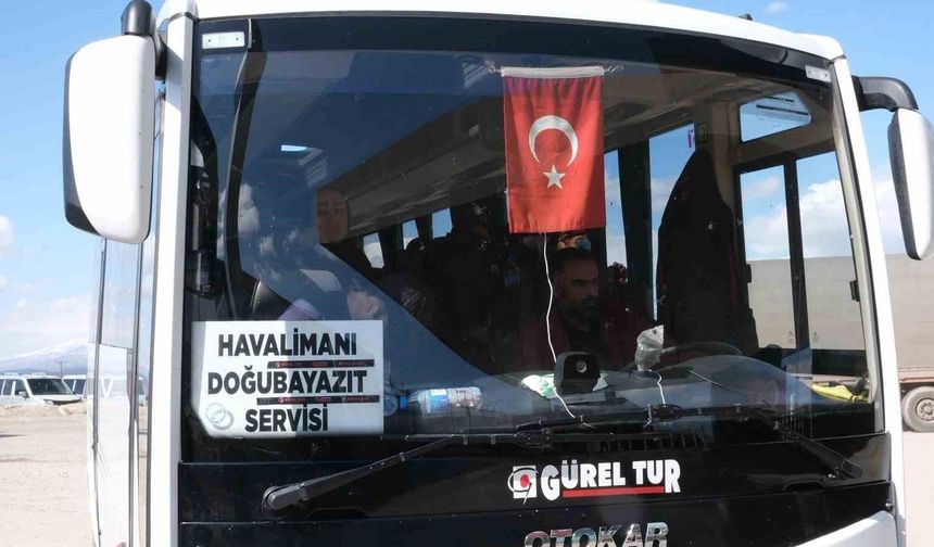 İran Kadın Milli Takımı Gürbulak Sınır Kapısı'ndan ülkelerine geçti