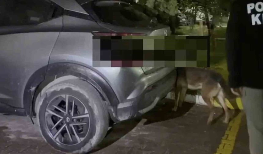 İstanbul'dan Sakarya'ya uyuşturucu getiren şüpheliyi polis kovalamacayla yakaladı