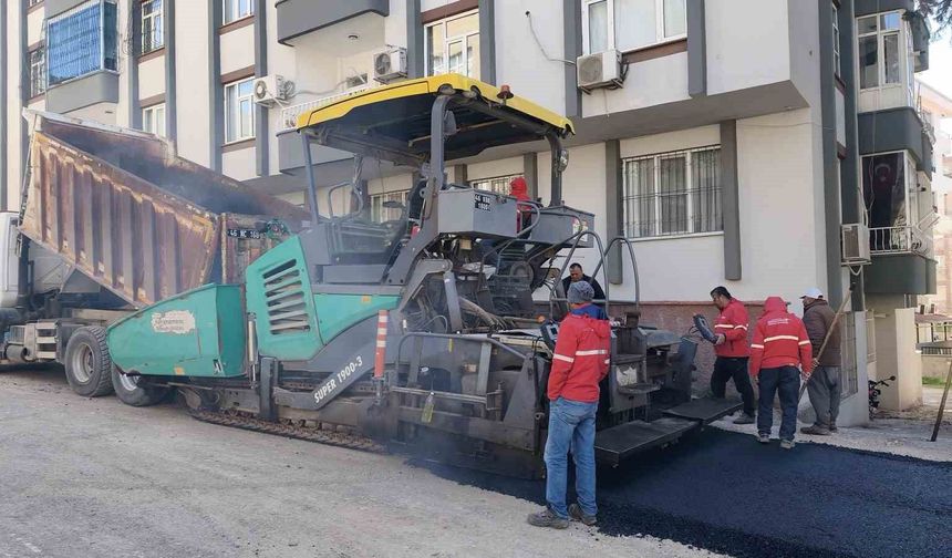 Kahramanmaraş'ta asfalt yenileme çalışmaları sürüyor