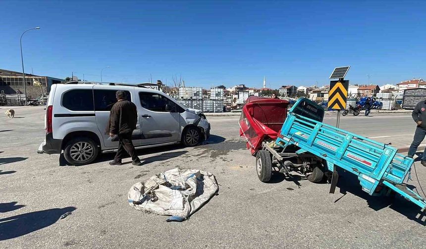 Karaman'da bir kişinin ağır yaralandığı kaza anı kamerada