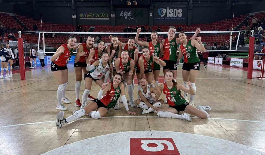 Karşıyaka Voleybol, yarı final maçlarına çıkıyor