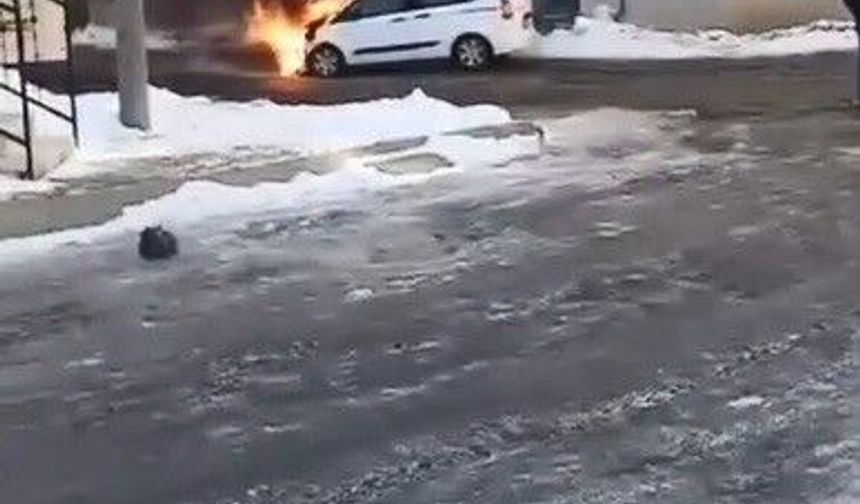 Kars'ta seyir halindeki araçta yangın paniği