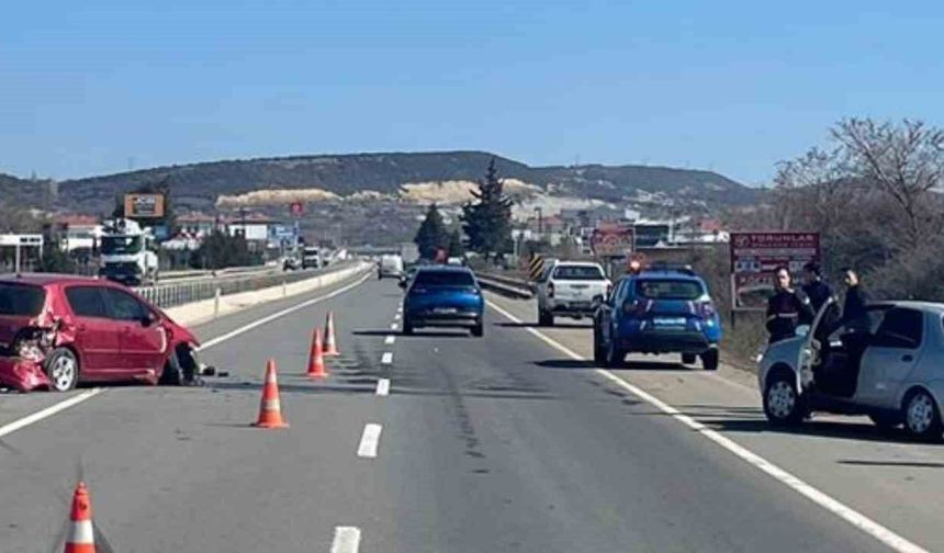 Keşan'da iki otomobilin çarpıştı: 1 kişi yaralandı