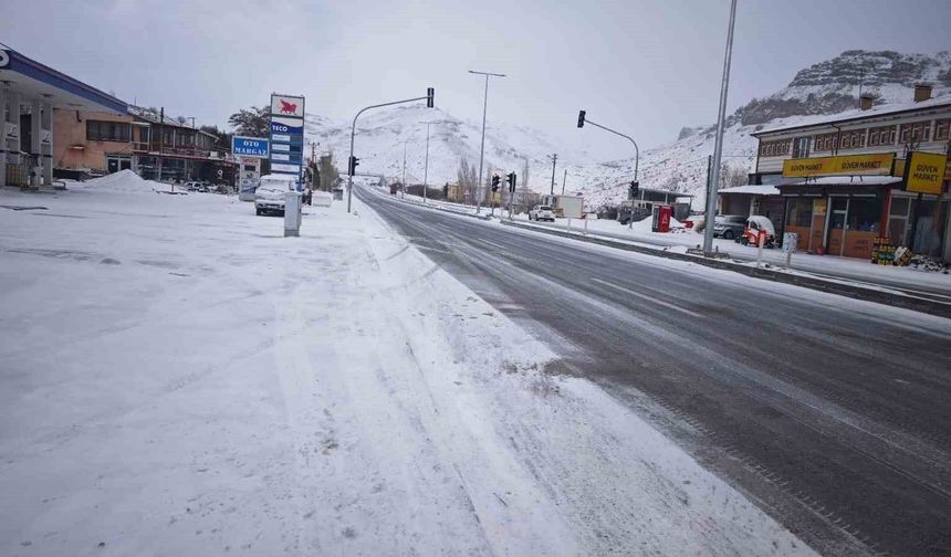 Malatya'nın yüksek kesimlerinde kar yağışı etkili oluyor