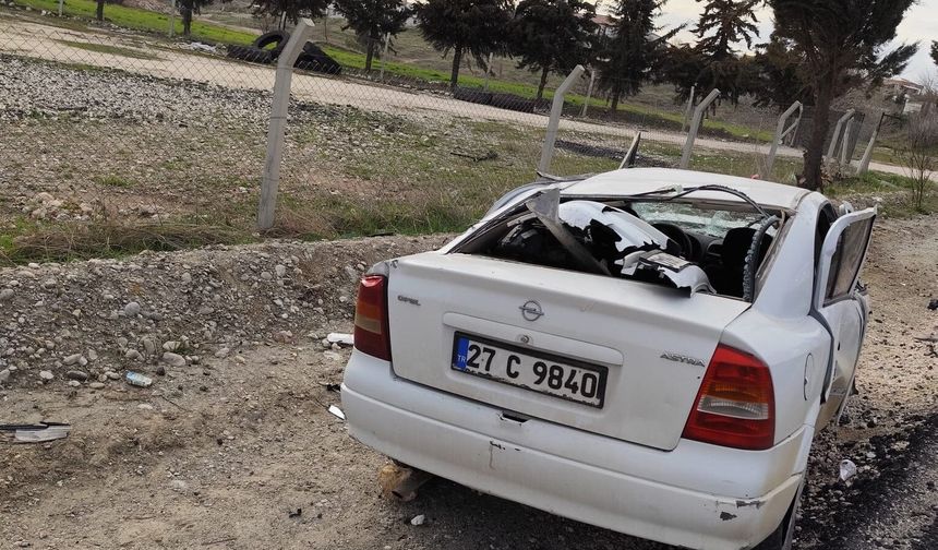 Otomobil şarampole yuvarlandı: 3 yaralı