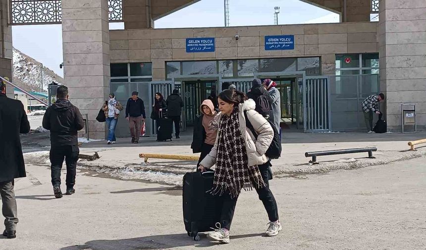 Savaş sonrası İranlılar ülkelerine dönüyor