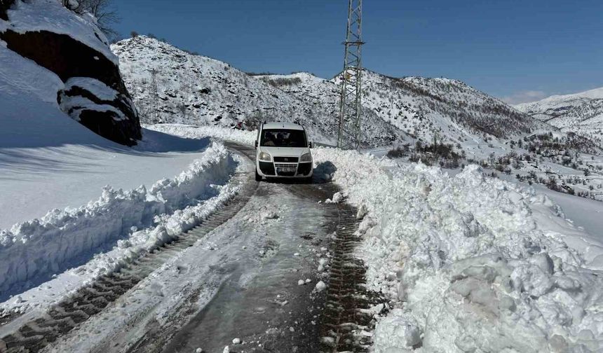 Siirt'te karla mücadele sürüyor: Mahsur kalan vatandaşlar kurtarıldı