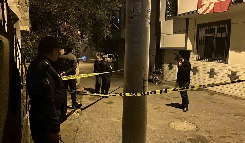 Silahlı kavgada evinin önünde duran genç kadın başından vurularak hayatını kaybetti