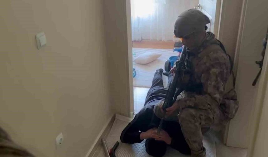 Sivas'ta 2 firari hükümlü yakalanarak cezaevine gönderildi