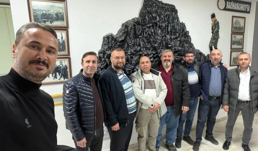 Şuhut Sağlık Meslek Lisesi'nin 98 mezunları iftar sofrasında buluştu