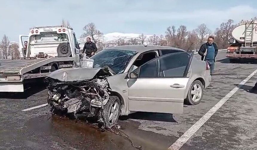 Tokat'ta iki otomobil kafa kafaya çarpıştı: 4 yaralı