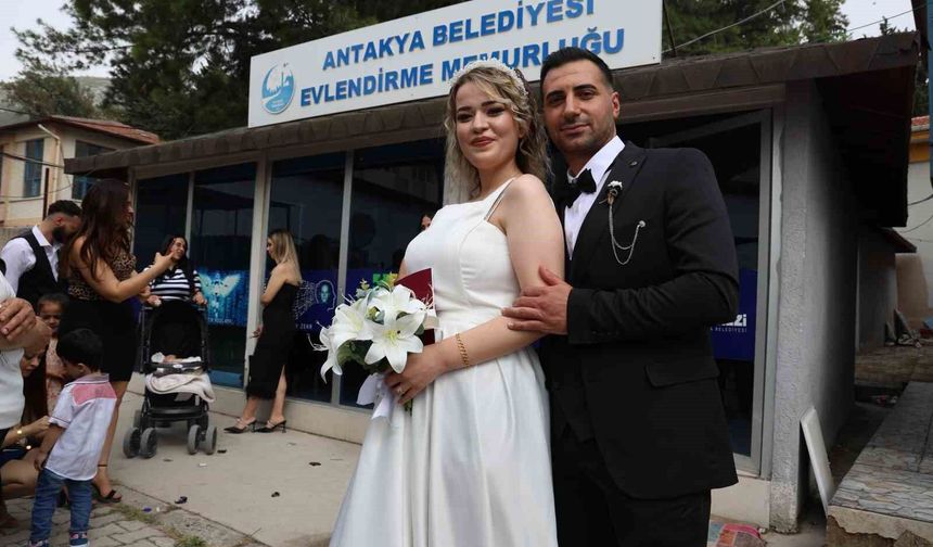 27 bin 20 depremzede çift evlilik kredisiyle yuvasını kurdu