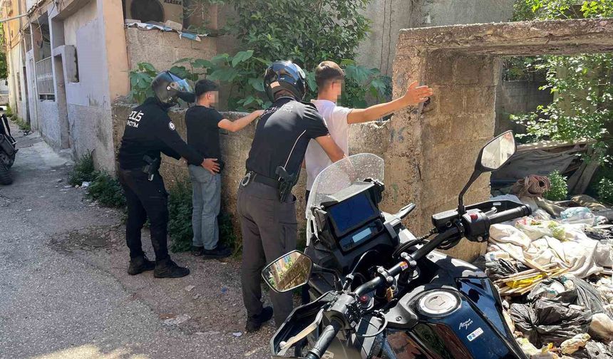 Adana'da metruk binalara narkotik denetimi