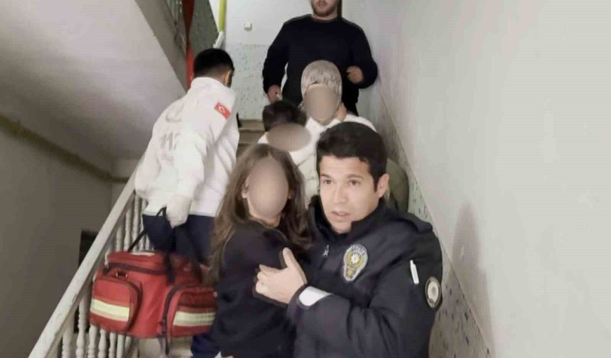 Aksaray'da 5 katlı apartmanda yangın paniği, bina tahliye edildi