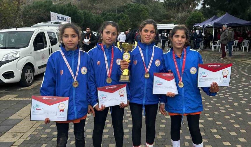 Atletizmde bir ilk: 4 kız kardeş kürsüye çıktı