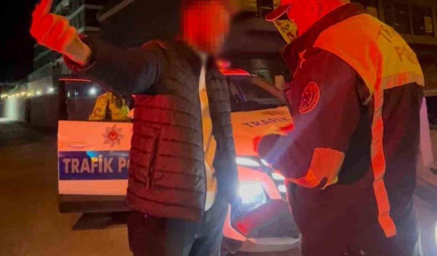 'Ayaklarına kapanayım ne olur arabayı men etmeyin' diyen alkollü sürücü cezadan kurtulamadı