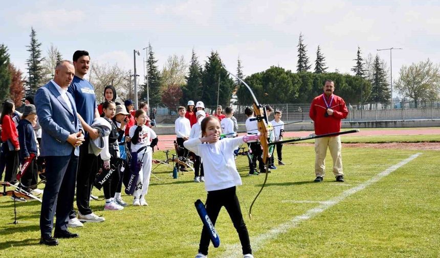 Balıkesir'de çocuklar 23 Nisan coşkusunu sporla karşıladı