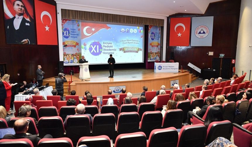 Başkan Büyükkılıç, 11. Erciyes Pediatri Akademisi Kongresi'nde hekimlerle buluştu