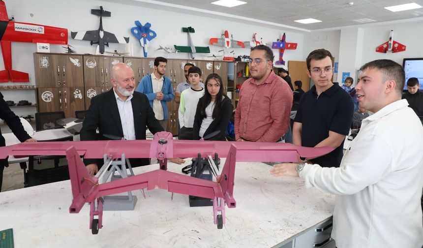 Başkan Çolakbayrakdar: 'Gençlerimizin ürettiği her proje Türkiye'nin gücüne güç katacak'