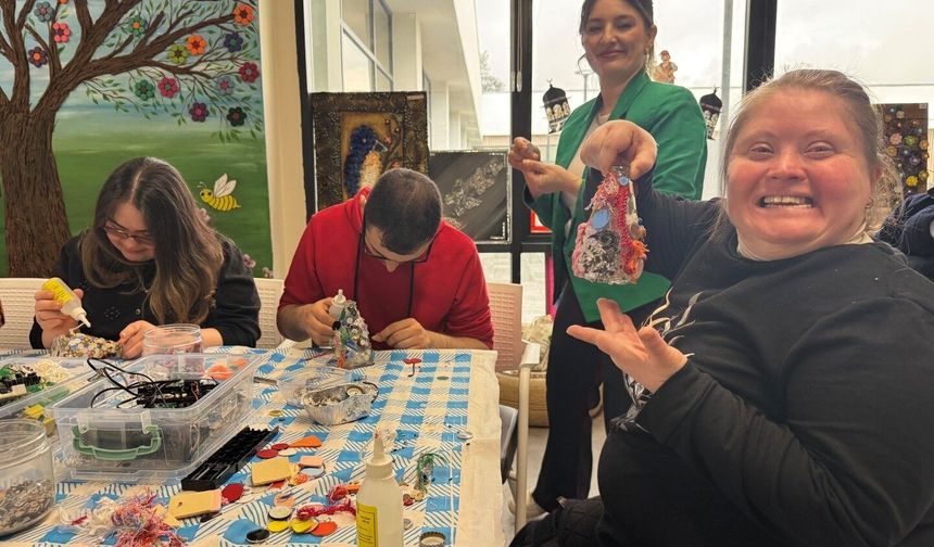 Cam atıklar öğrencilerin elinde sanata dönüştü