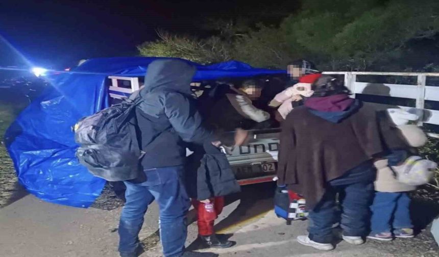 Çanakkale'de 77 kaçak göçmen yakalandı, 2 organizatör tutuklandı