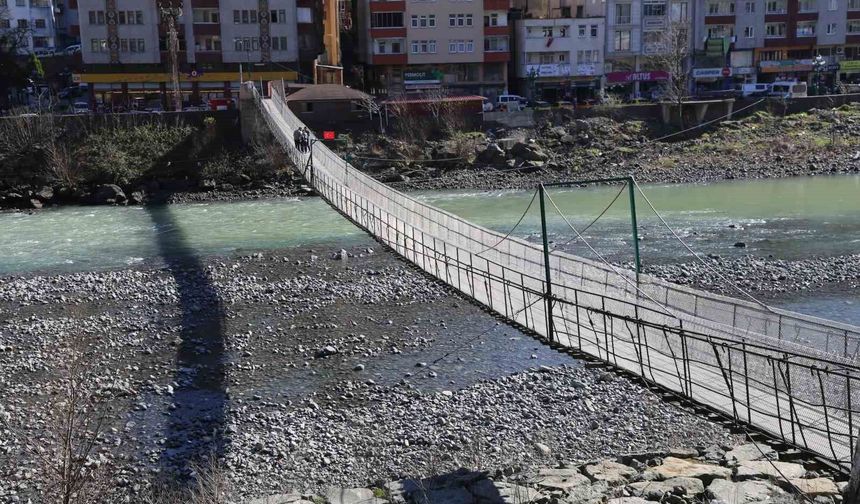 Çoruh Nehri üzerindeki asma köprüler tarihe meydan okuyor