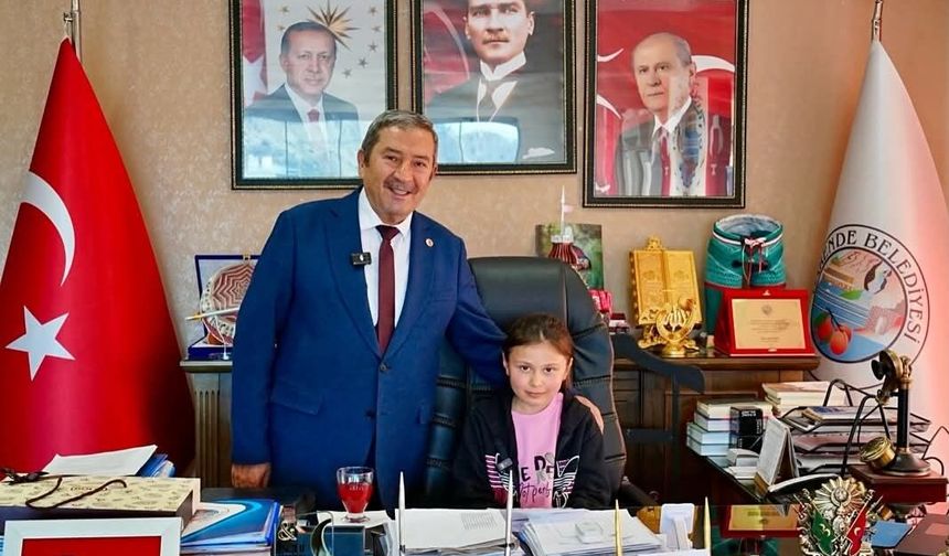 Darende Belediyesi'nde 23 Nisan'da makam çocuklara emanet edildi