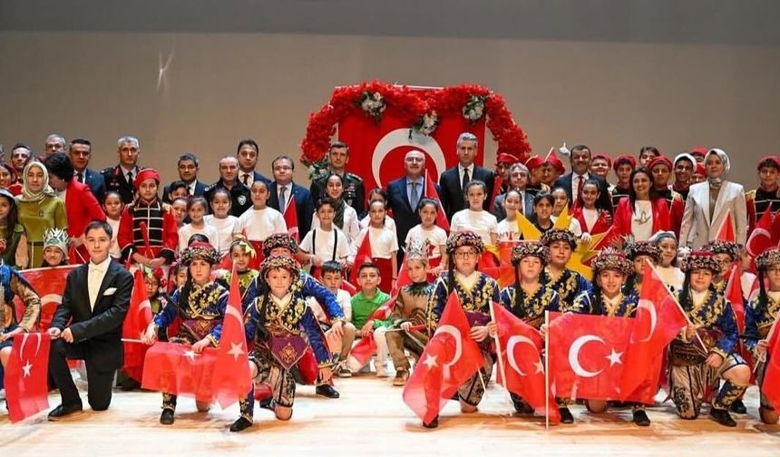Denizli'de geleceğin teminatı çocuklar sahne aldı