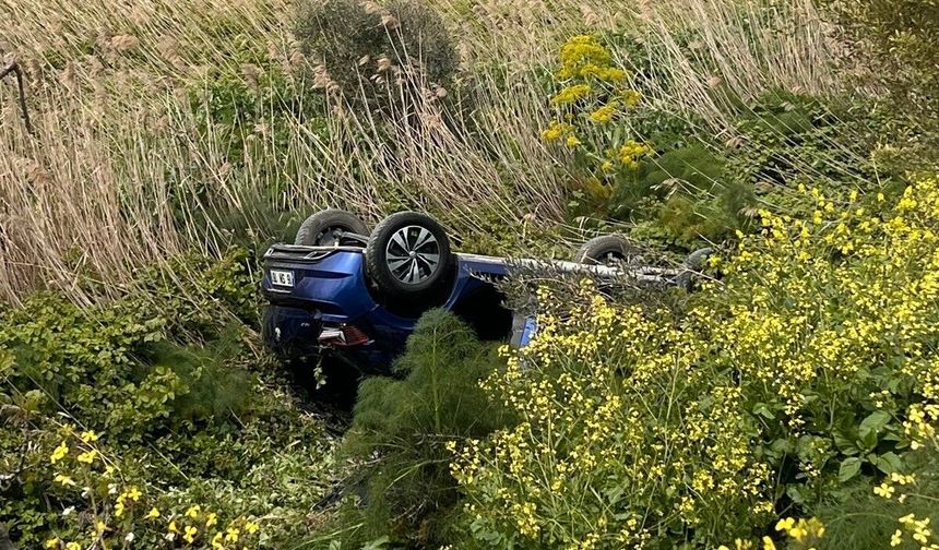 Direksiyon hakimiyetini kaybeden araç yoldan çıktı: 3 yaralı