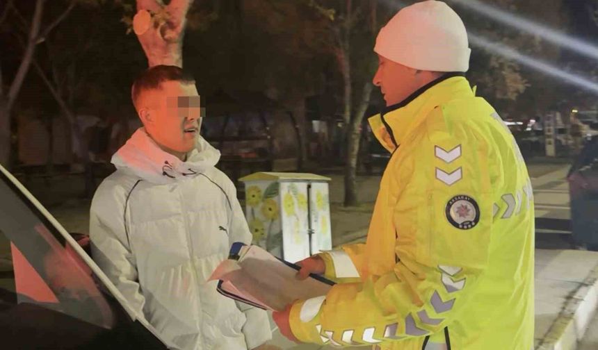 'Dur' ihtarına uymayıp polisten kaçtı, yakalanınca 'Hiç mi insafınız yok' deyip ağladı