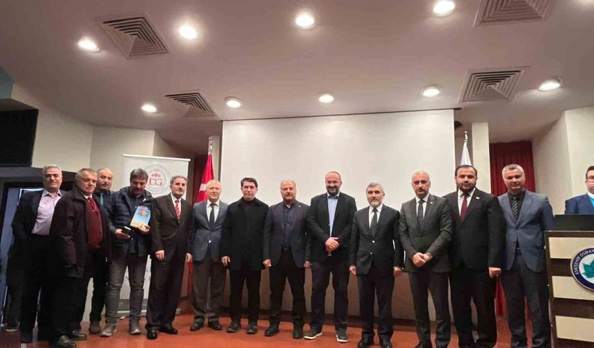 Eskişehir'de 'Kayıp Coğrafya Doğu Türkistan' konferansı düzenlendi