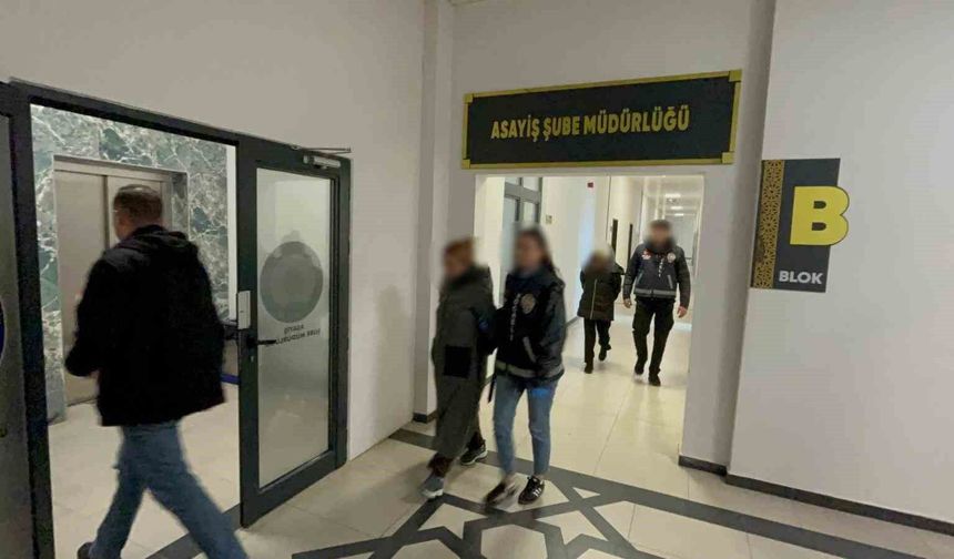 Evden 70 bin liralık ziynet hırsızlığı yapan 2 kadın tutuklandı