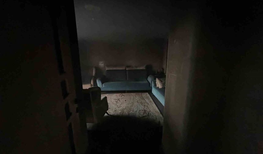 Evini ateşe verdi, kaçarken yakalandı