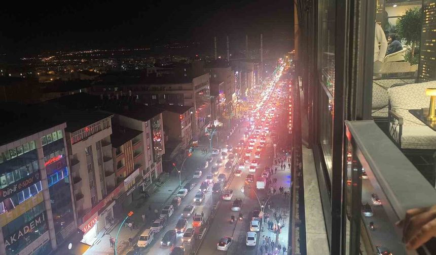 Galatasaray taraftarı Muş'ta derbi galibiyetini kutladı