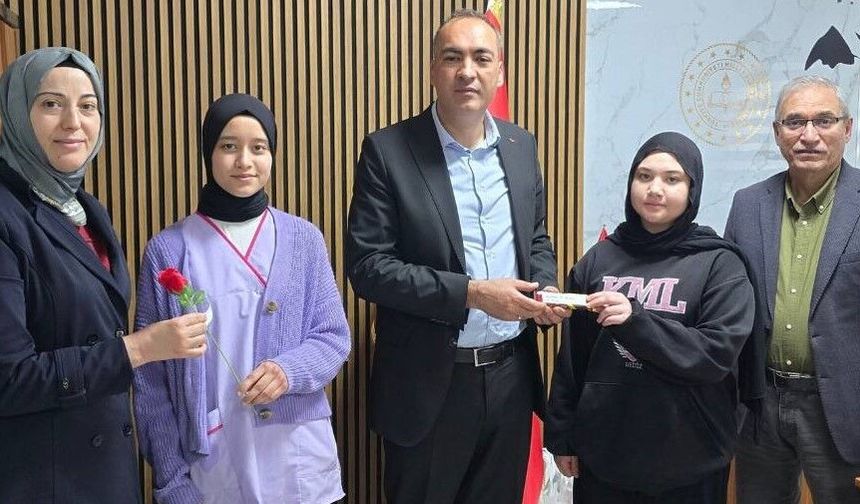 Gedizli öğrencilerden şiddete karşı anlamlı tepki